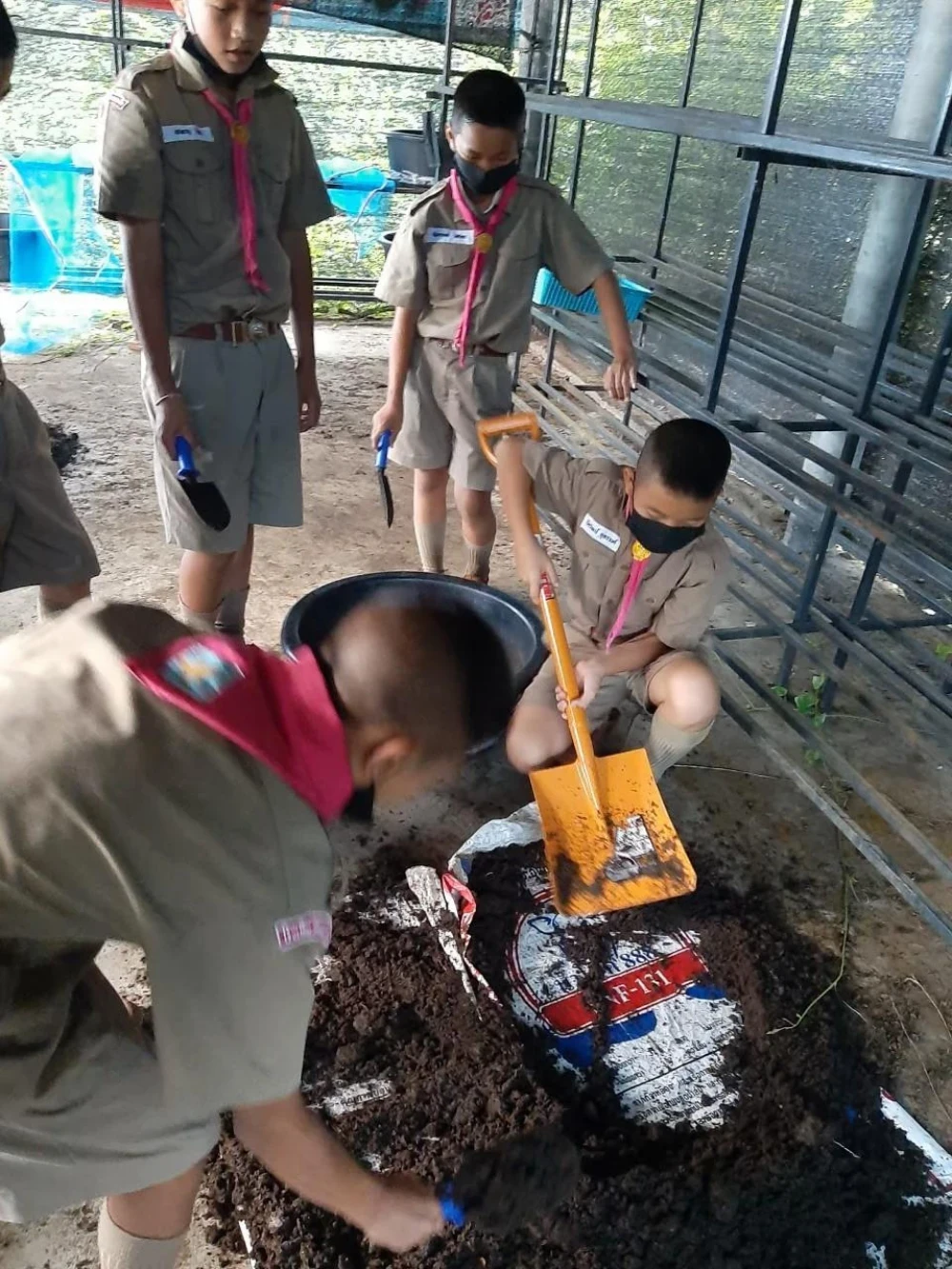โครงการ ย่อยสลายตะกอนน้ำเสียด้วยไส้เดือนดิน